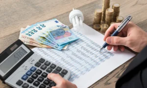 Carrinho de compras num supermercado a ilustrar o real Custo de Vida em Portugal